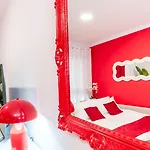 Red Chic Roma