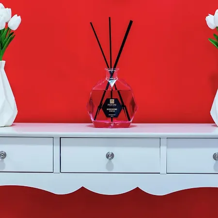 Apartment Red Chic